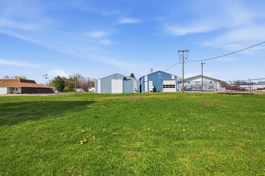 More Photos Of 202 W Cumberland Rd, Altamont Auto Dealership For Sale