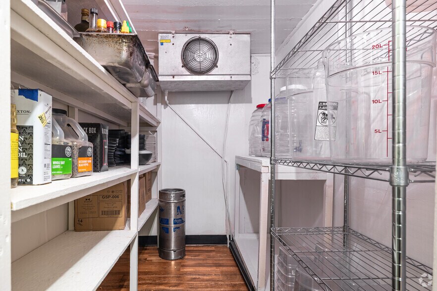 More Photos Of 1011 Front St, Evanston Restaurant For Lease