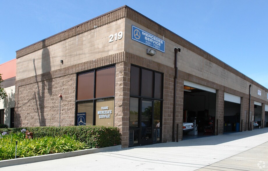 More Photos Of 219 Old County Rd, San Carlos Service For Lease