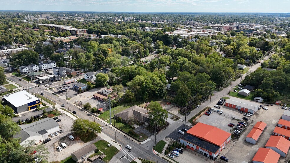 More Photos Of 525 W 17th St, Bloomington Office For Sale