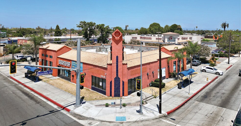 Primary Photo Of 13528-13542 Lakewood Blvd, Bellflower Freestanding For Sale