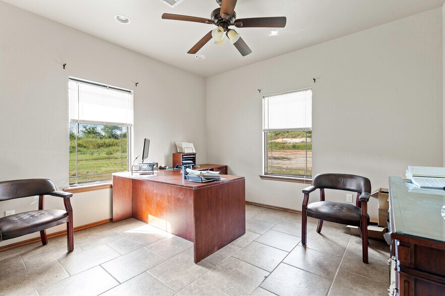 More Photos Of 10910 N County Road 3010, Lindsay Warehouse For Sale