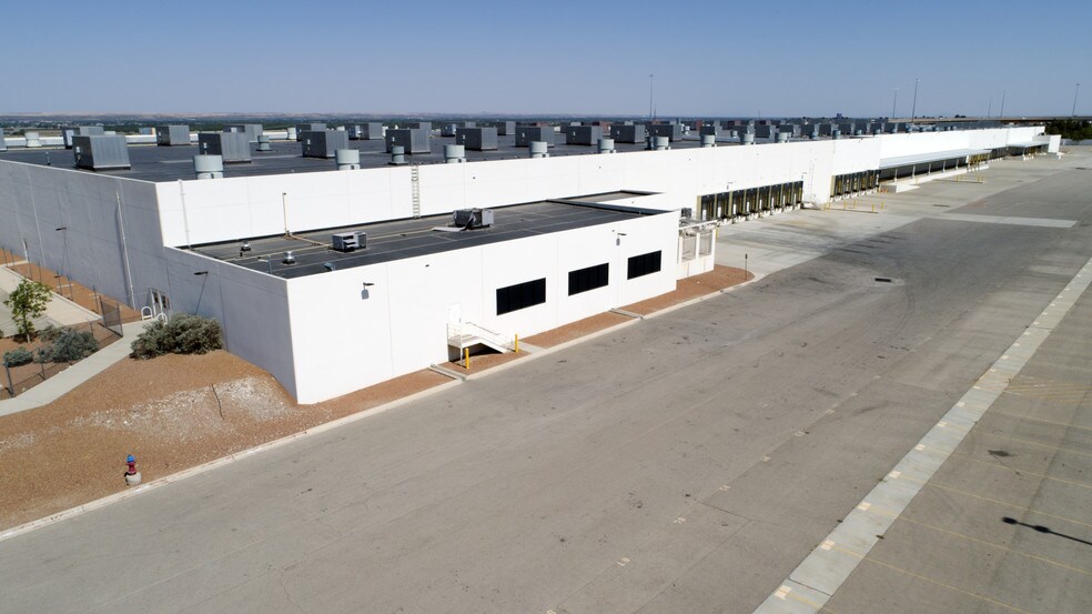 More Photos Of 6750 N Desert Blvd, El Paso Distribution For Lease