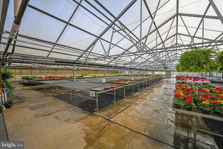 More Photos Of 501 W Washington Ave, Myerstown General Retail For Sale