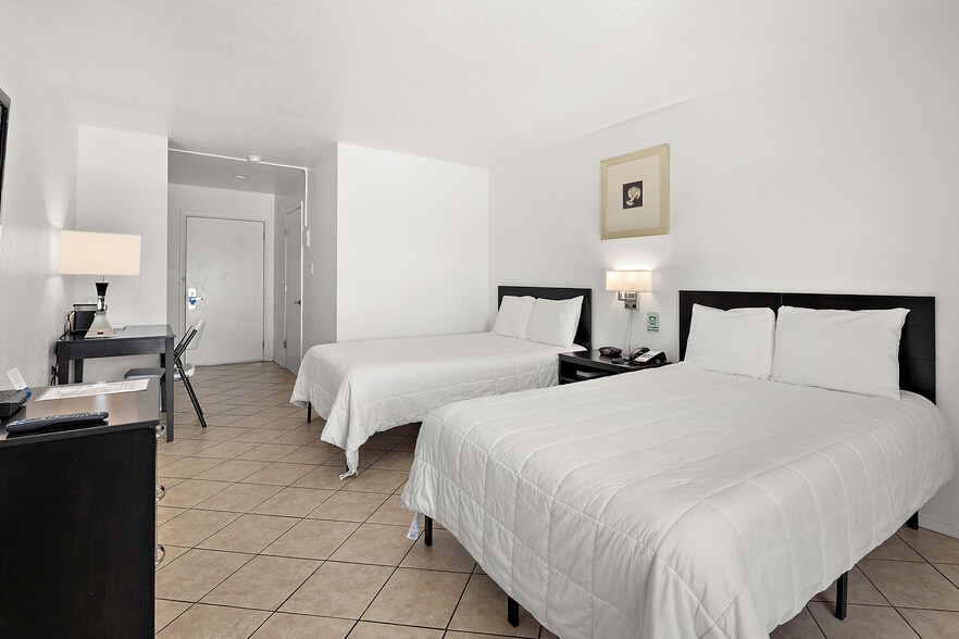 More Photos Of 700 Norris Harbor Dr, Crisfield Hotel For Sale