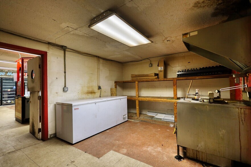 More Photos Of 247 Cannon Dr, Social Circle Restaurant For Sale