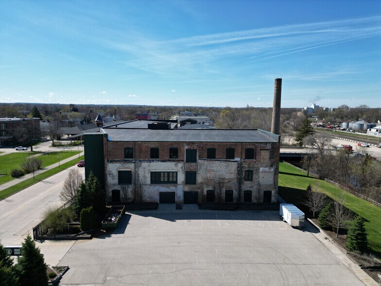 More Photos Of 42 S Brooke St, Fond Du Lac Industrial For Sale