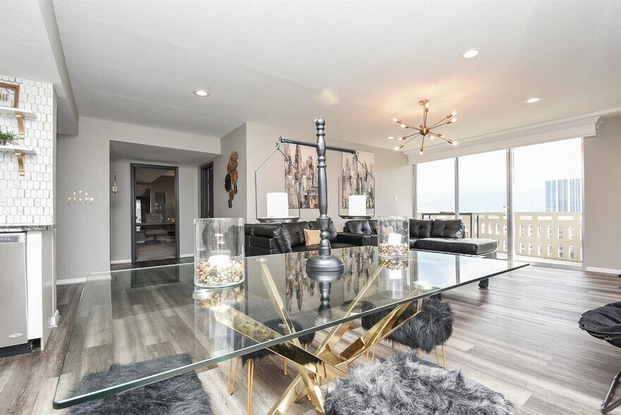 More Photos Of 2016 Main St, Houston Apartments For Sale