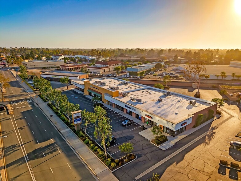 More Photos Of 2351-2381 Vineyard Ave, Oxnard General Retail For Lease