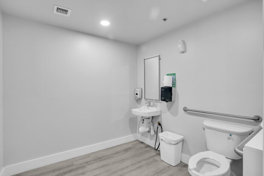 More Photos Of 82705 Overseas Hwy, Islamorada General Retail For Sale