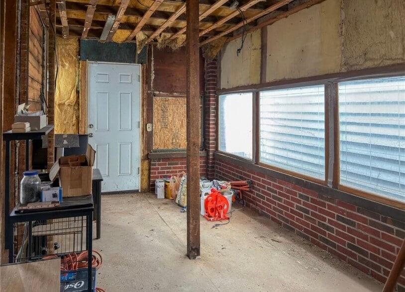 More Photos Of 8301 Lake Ave, Cleveland Flex For Sale