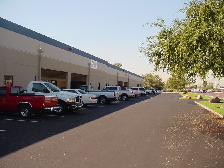 More Photos Of 3901-3911 W Van Buren St, Phoenix Warehouse For Lease