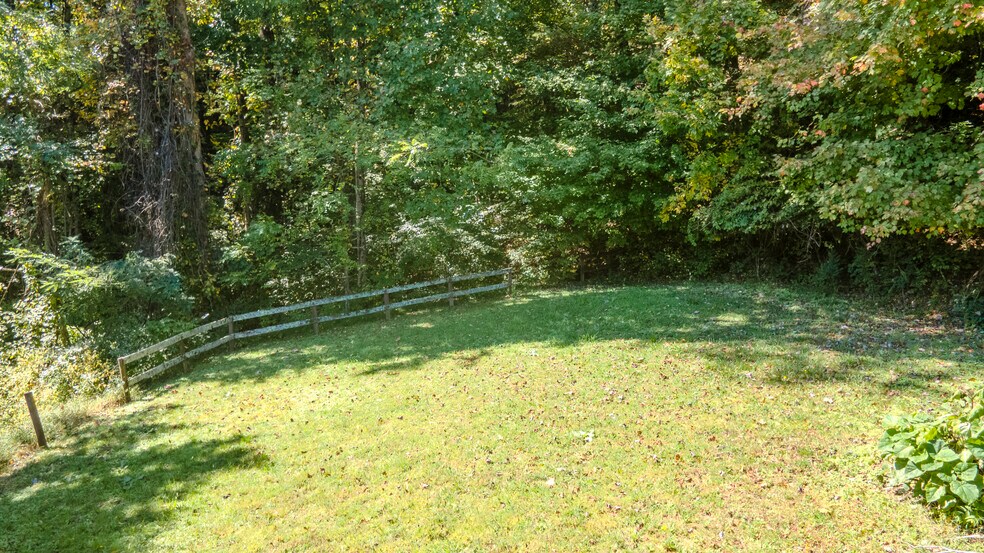 More Photos Of 8356 Sylva Rd, Franklin Office For Sale