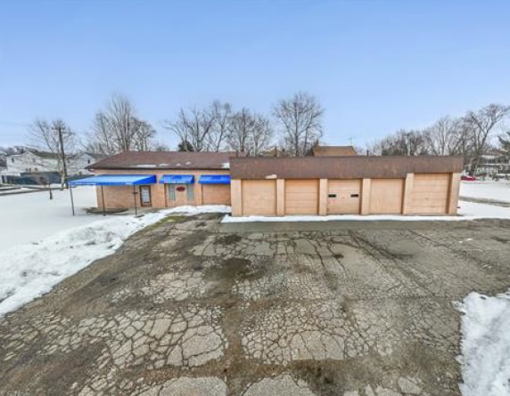 Primary Photo Of 818 S Arch Ave, Alliance Freestanding For Sale