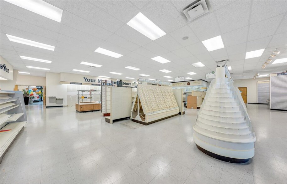 More Photos Of 119 E Cleveland Ave, Vinton Freestanding For Lease