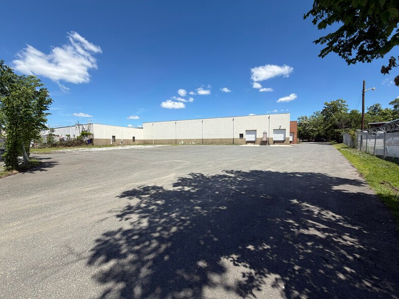 More Photos Of 5300 Tuxedo Rd, Hyattsville Warehouse For Lease