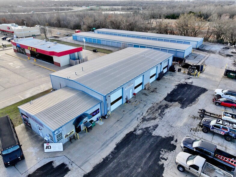 Primary Photo Of 1001 E Will Rogers Blvd, Claremore Auto Repair For Sale