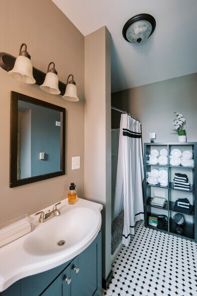 More Photos Of 22-24 E Mound St, Columbus General Retail For Sale