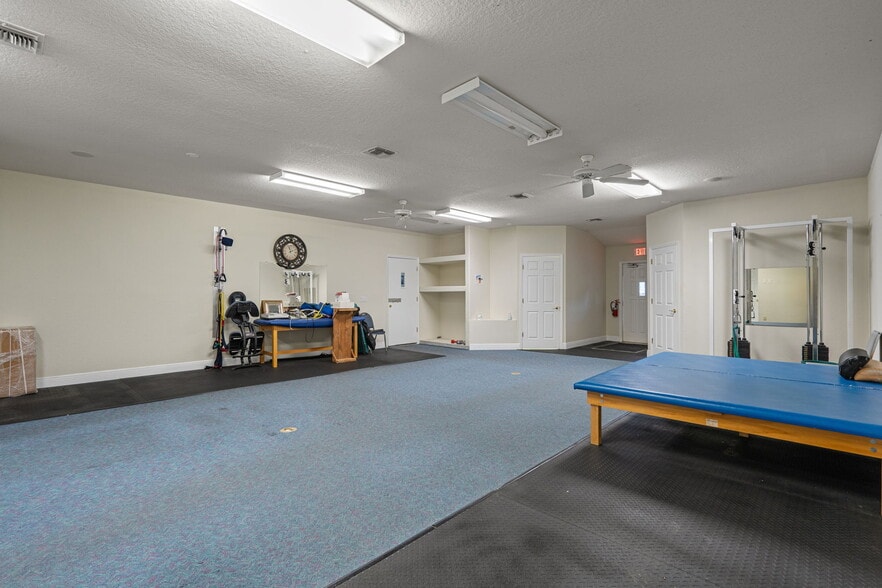 More Photos Of 1377 Deltona Blvd, Spring Hill Office For Lease