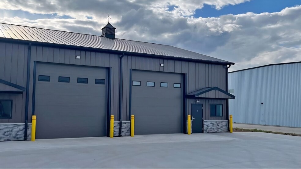 More Photos Of 233 Innovation Dr, Fredonia Flex For Lease