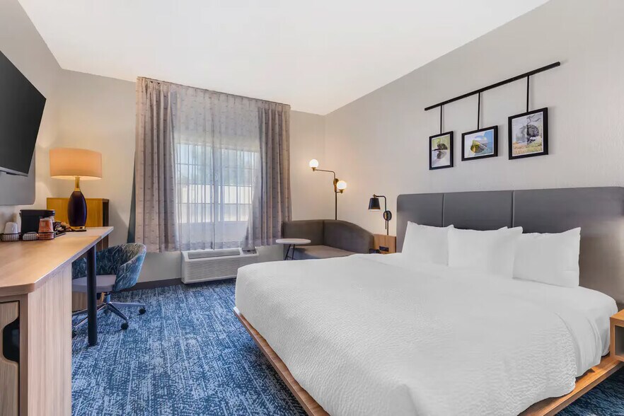 More Photos Of 1439 N Highway 67, Cedar Hill Hotel For Sale