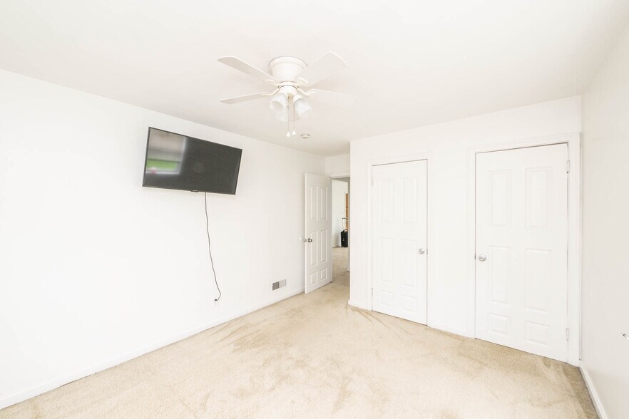 More Photos Of 349 Orchard Dr, Oakwood Apartments For Sale