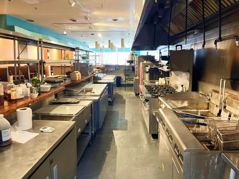 More Photos Of 527 Poplar St, Cambridge Storefront For Lease