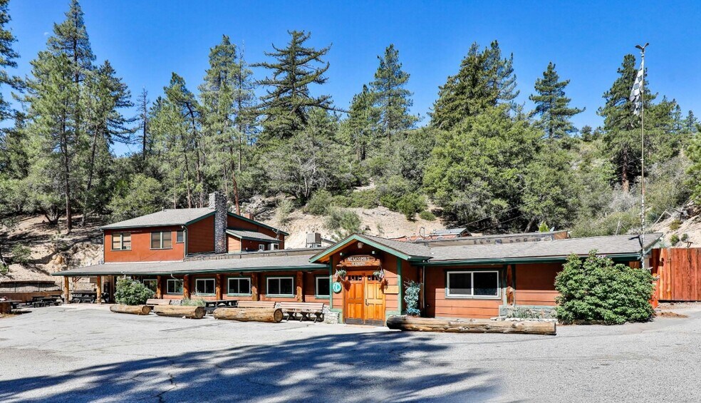 More Photos Of CA-2, La Cañada Flintridge General Retail For Sale