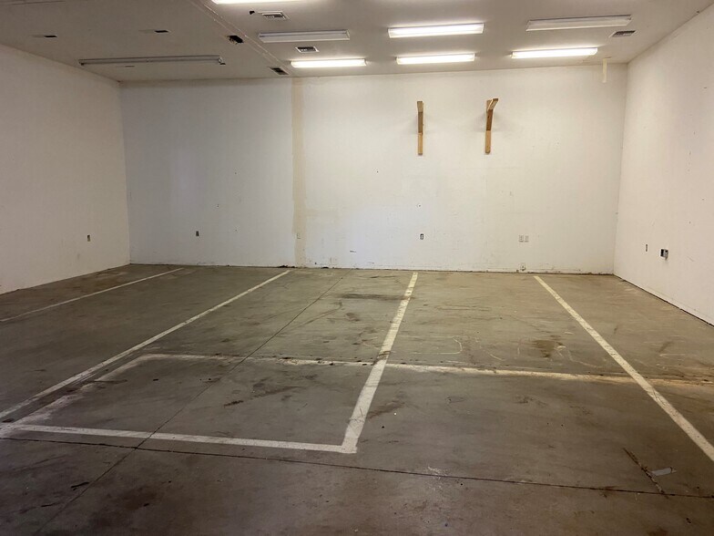 More Photos Of 17936-17990 SE Division St, Portland Storefront For Lease