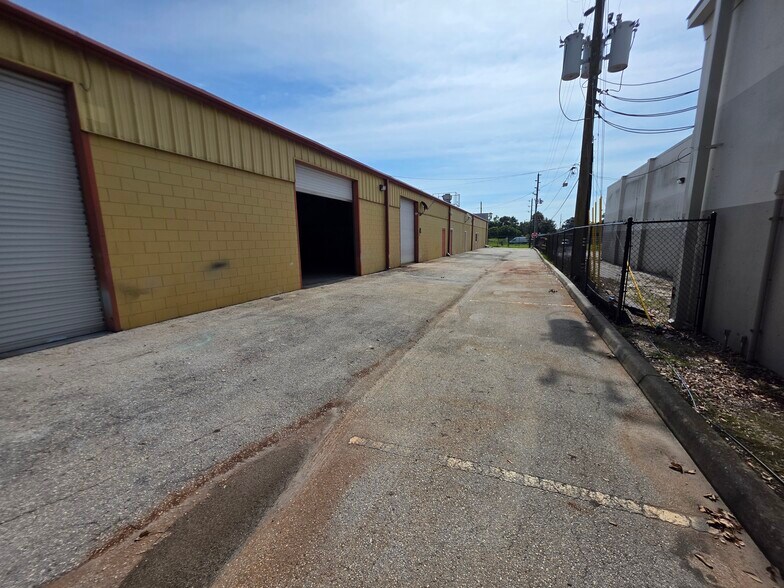 More Photos Of 1400 Jordan Ave, Orlando Flex For Lease