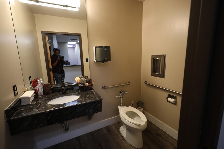 More Photos Of 4100 W 15th St, Plano Medical For Sale