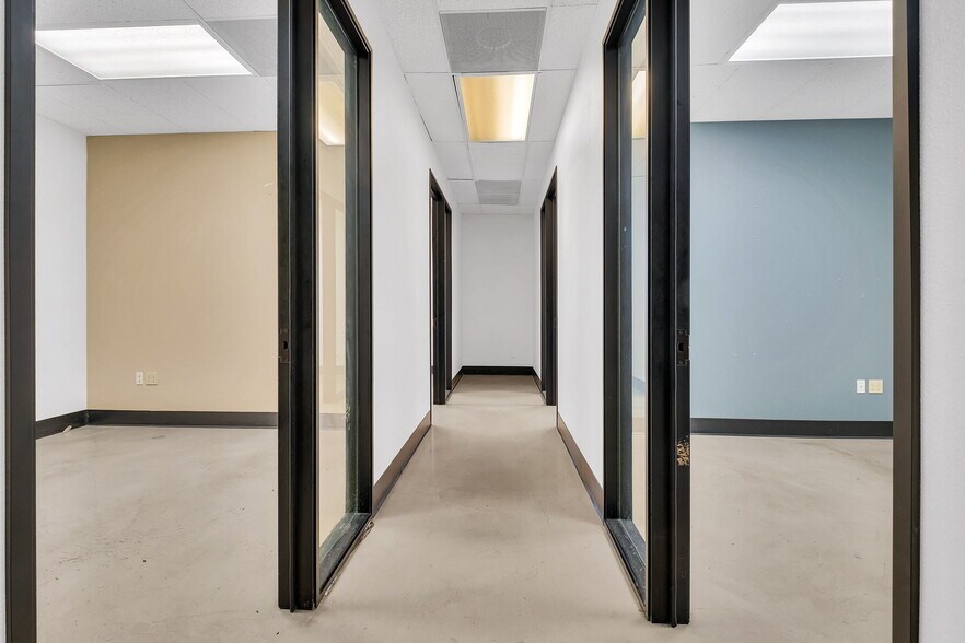 More Photos Of 550 N Golden Circle Dr, Santa Ana Office For Lease