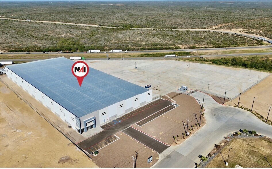 More Photos Of 19926 Kraus Lp, Laredo Distribution For Lease