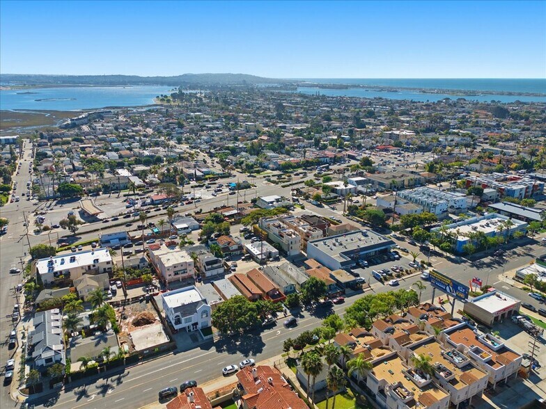 More Photos Of 2033 Garnet Ave, San Diego Apartments For Sale