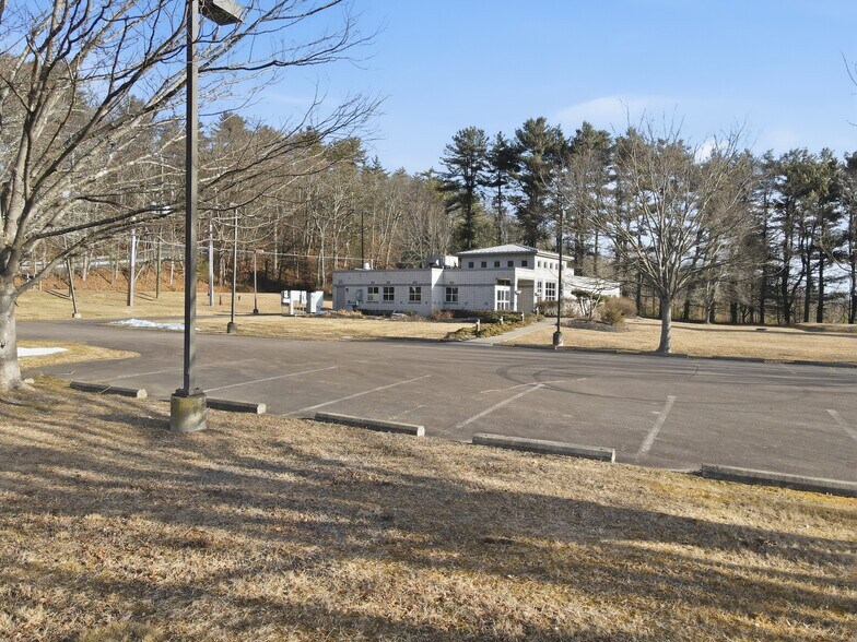 More Photos Of 113 Pocono Dr, Milford Office For Sale