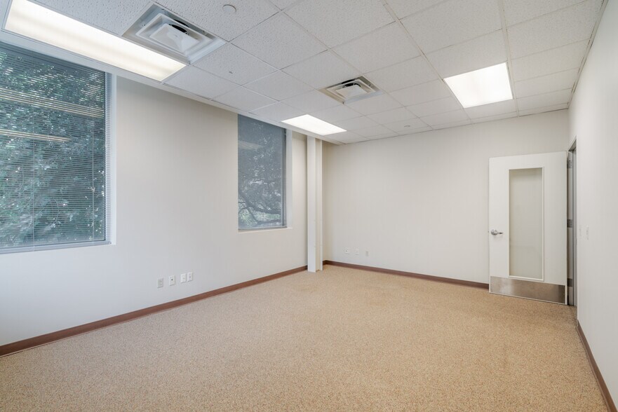 More Photos Of 402 Pierce, Houston Office For Lease
