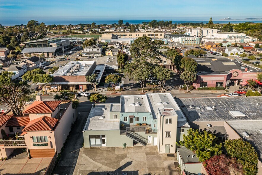 More Photos Of 637 Main St, Half Moon Bay Office For Sale