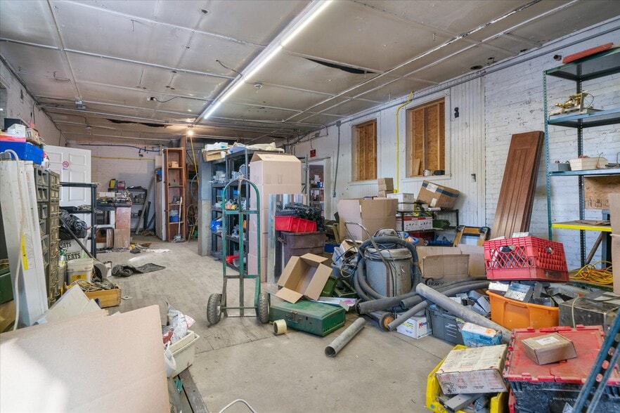 More Photos Of 102 S Richmond St, Fleetwood Warehouse For Sale