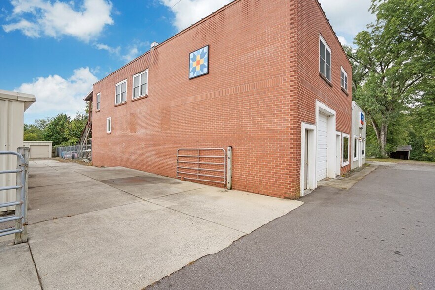 More Photos Of 6 Sanderson St, Hayesville Flex For Sale