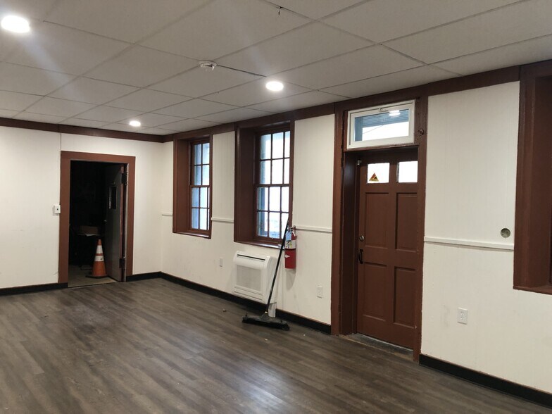 More Photos Of 141 Locust St, Columbia General Retail For Lease