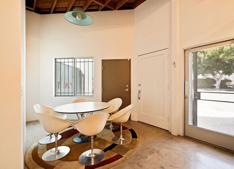 More Photos Of 5450-5458 W Washington Blvd, Los Angeles Office For Lease