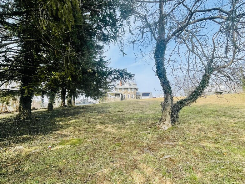 More Photos Of 6334 Dogwood Rd, Baltimore Office For Sale