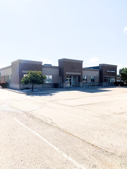 Primary Photo Of 2363 Holmgren Way, Green Bay Bank For Lease