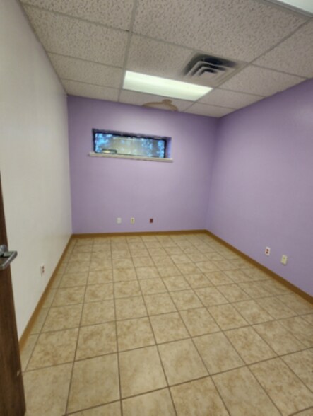 More Photos Of 109 W Bland St, Roswell Medical For Sale