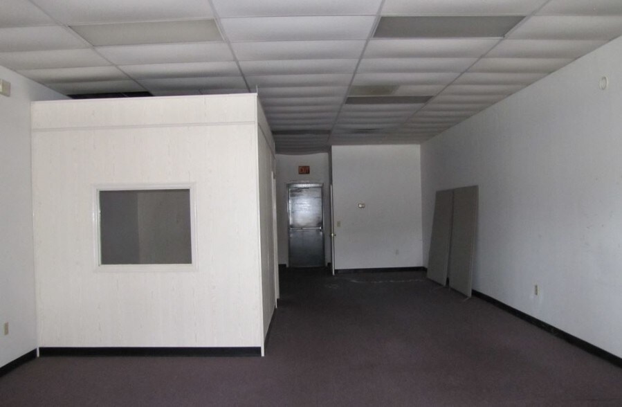 More Photos Of 502 Ashburn Rd, Sylvester General Retail For Lease