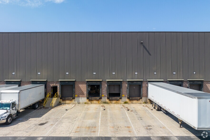 More Photos Of 1122 Longford Rd, Oaks Warehouse For Lease