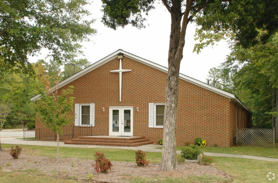 Primary Photo Of 7826 George Washington Mem Hwy, Yorktown Religious Facility For Sale