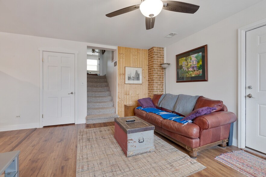 More Photos Of 8621 US Hwy 12, Richmond Bar For Sale