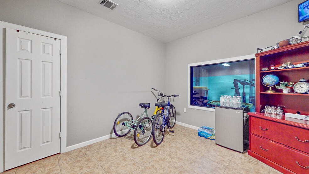 More Photos Of 28711 Robinson Rd, Conroe Industrial For Sale