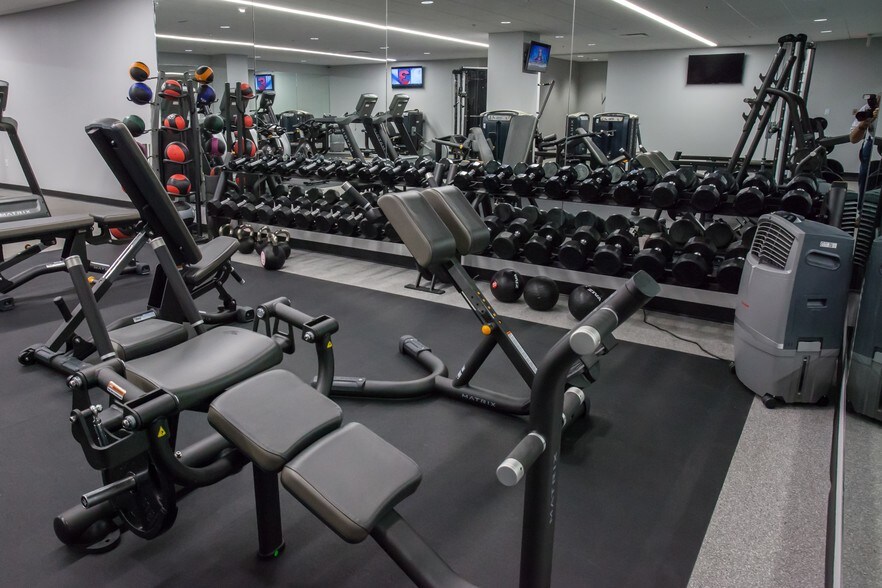 More Photos Of 303 W Wall St, Midland Office For Lease